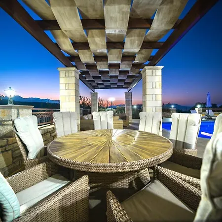 Iremia Luxury With Pool *