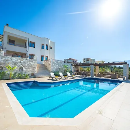 Iremia Luxury With Pool *