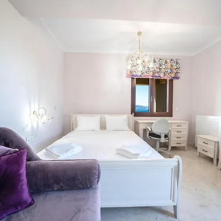 Iremia Luxury With Pool