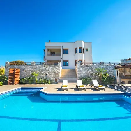 Iremia Luxury With Pool וילה *