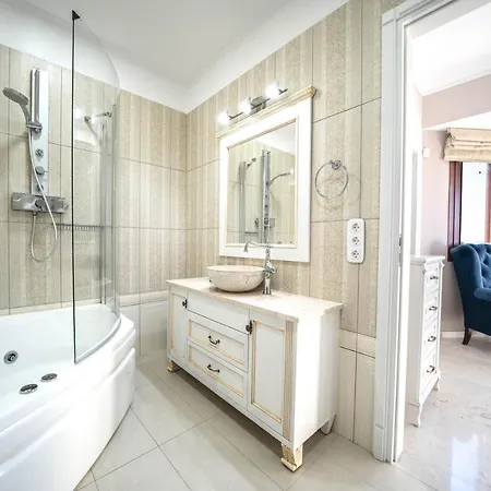 Iremia Luxury With Pool *