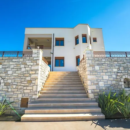 Iremia Luxury With Pool וילה *