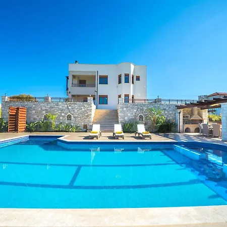 Iremia Luxury With Pool *